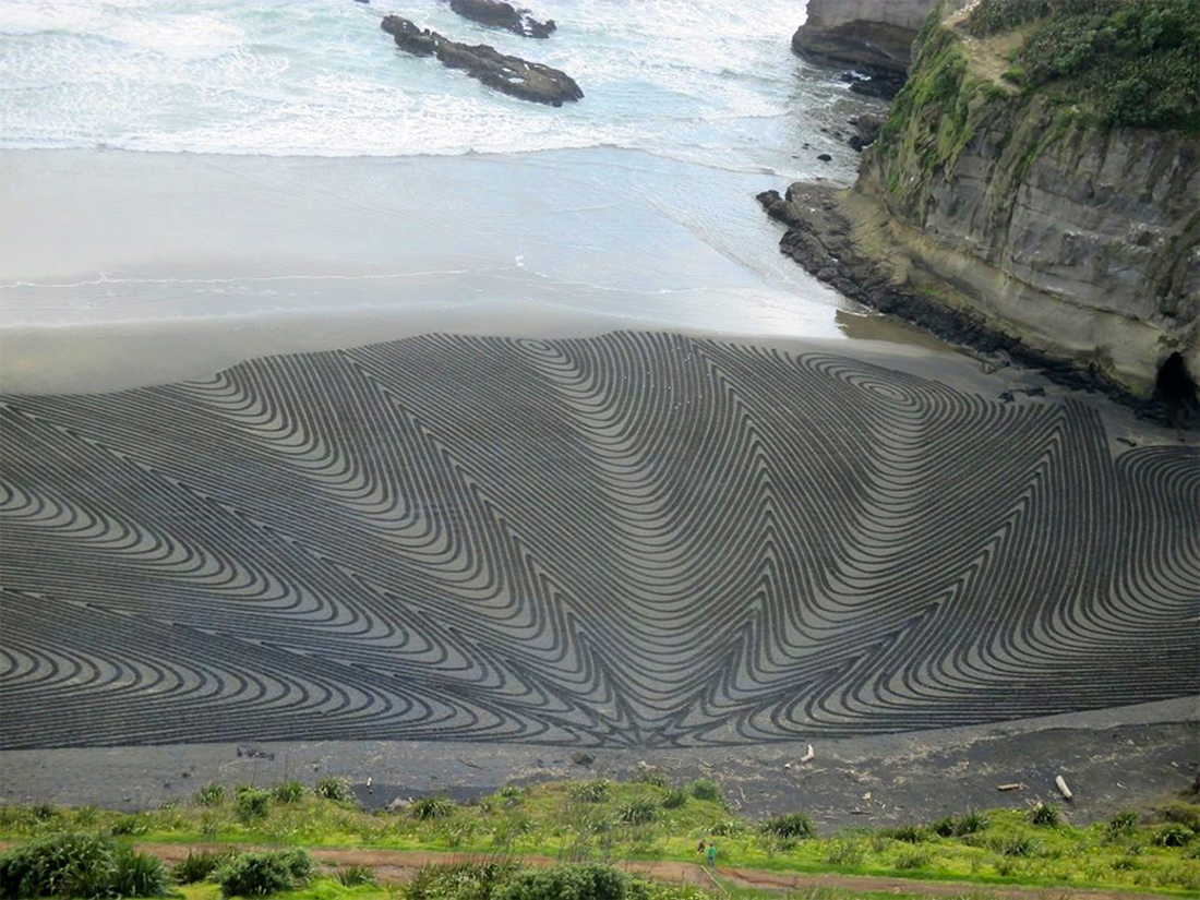 Beach sand art by Simon Beck