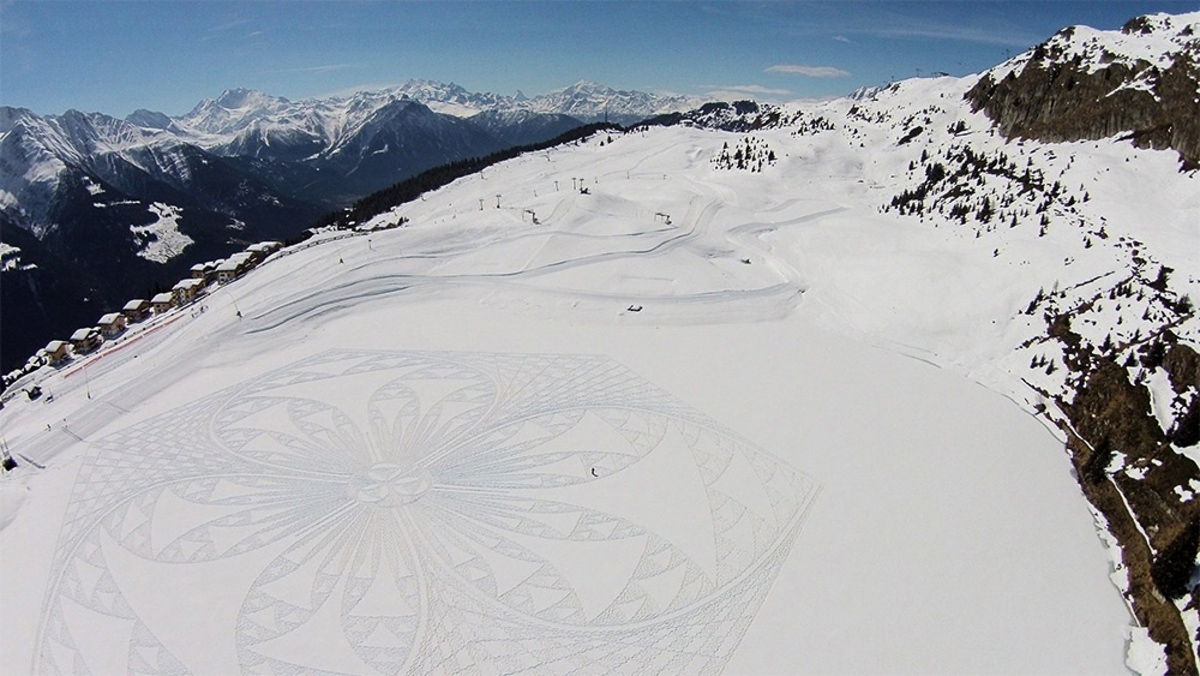Snow art by Simon Beck
